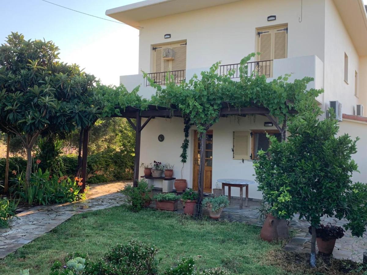Villa Fatima Vryses Bagian luar foto