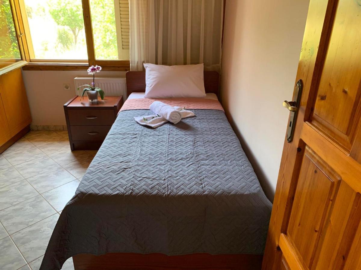 Villa Fatima Vryses Bagian luar foto